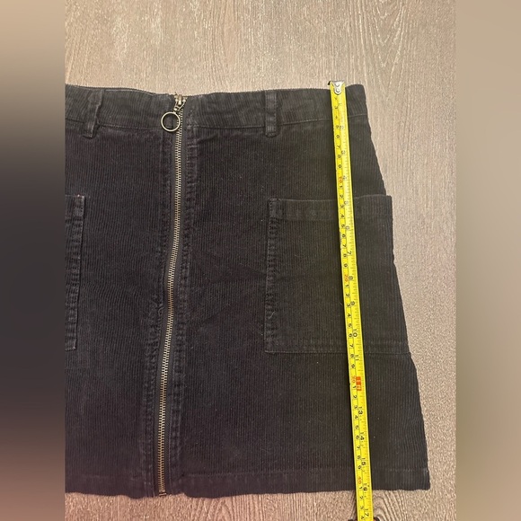 ATARD STATE CORDUROY BLACK ZIPPER FRONT MINI SKIRT - Size Medium SKU:305 - Picture 5 of 5